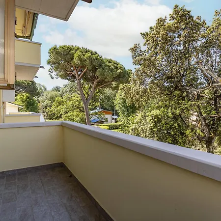 Comfy With Private Parking Near The Beach! Apartamento Viareggio