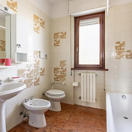 Daire Comfy With Private Parking Near The Beach! *