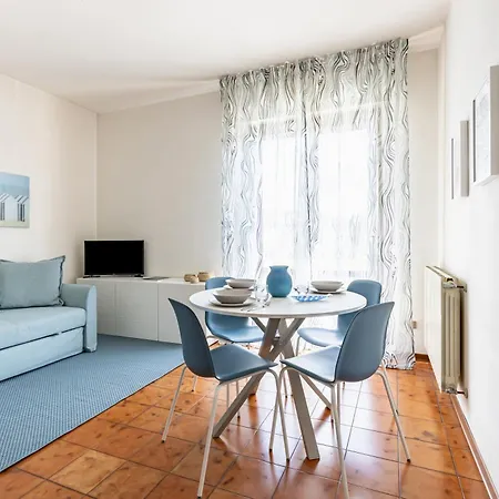 Comfy With Private Parking Near The Beach! Viareggio