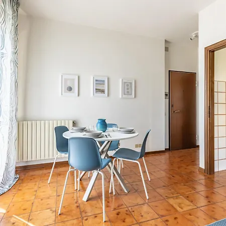 公寓 Comfy With Private Parking Near The Beach!
