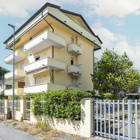 Comfy With Private Parking Near The Beach! Daire