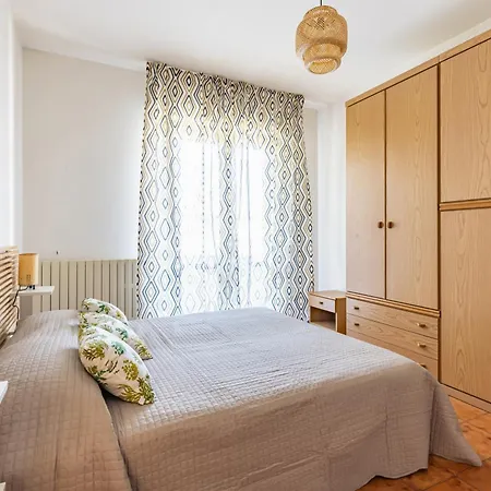 Comfy With Private Parking Near The Beach! Daire Viareggio
